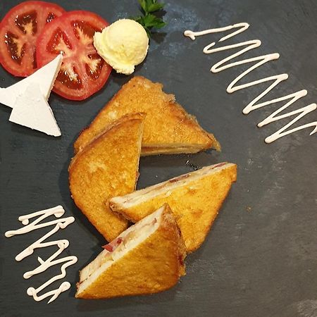 スタラ・パゾヴァ Sunny Hill Garden Bed & Breakfast エクステリア 写真