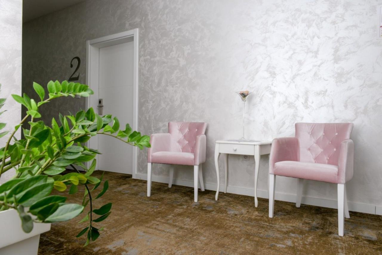 スタラ・パゾヴァ Sunny Hill Garden Bed & Breakfast エクステリア 写真